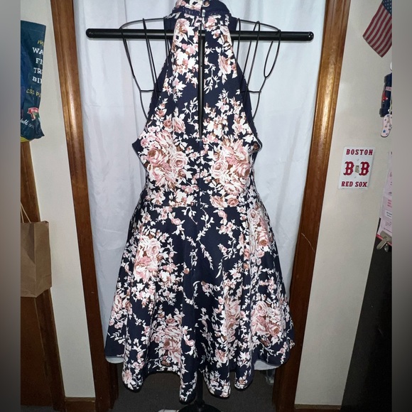 EUC-Juniors' Printed Mock-Neck Crochet-Trim Fit & Flare Dress Size 13/14 - Picture 6 of 13